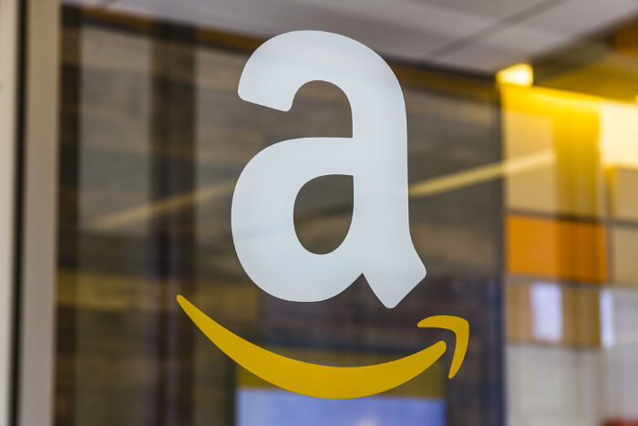 Amazon-Logo auf Glas