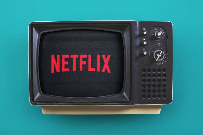 Netflix-Logo auf Fernsehgerät
