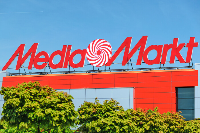 Media Markt Logo auf Hausdach