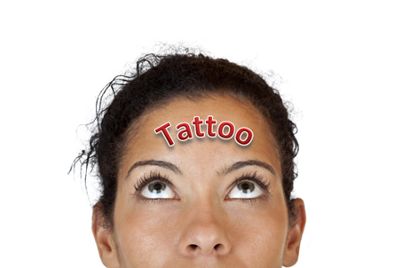 Tattoo auf Stirn