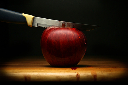 Messer in Apfel