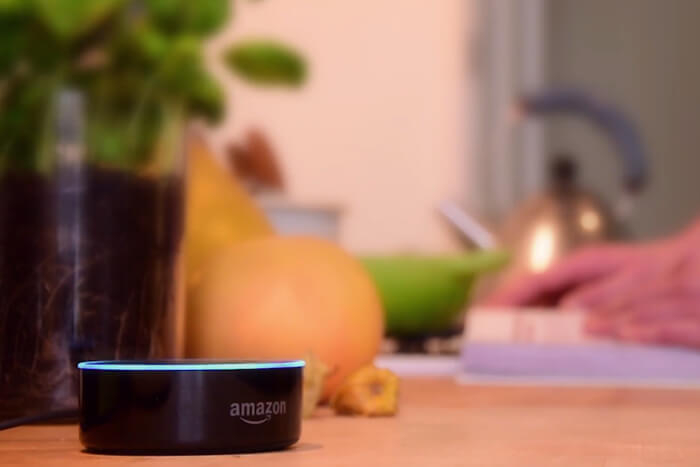 Amazon Alexa nimmt Sprachbefehl entgegen